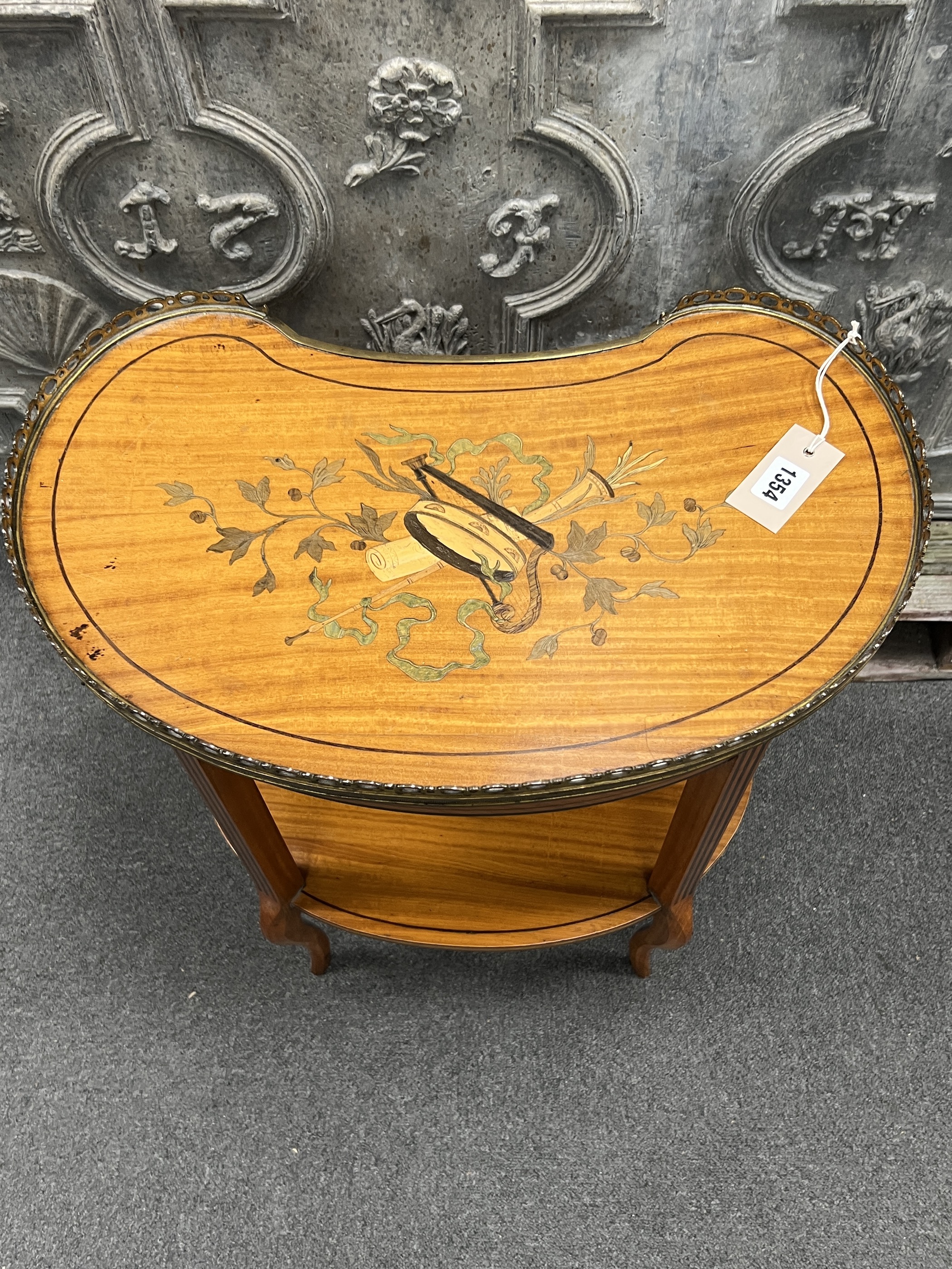 An Edwardian ormolu mounted satinwood kidney shape occasional table 53cm wide, 34cm deep, 65cm high